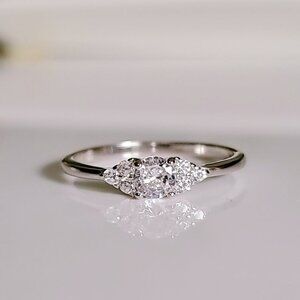 Dainty Sterling Silver ring, Women's Ring, Elegant Round Cut Promise Ring,